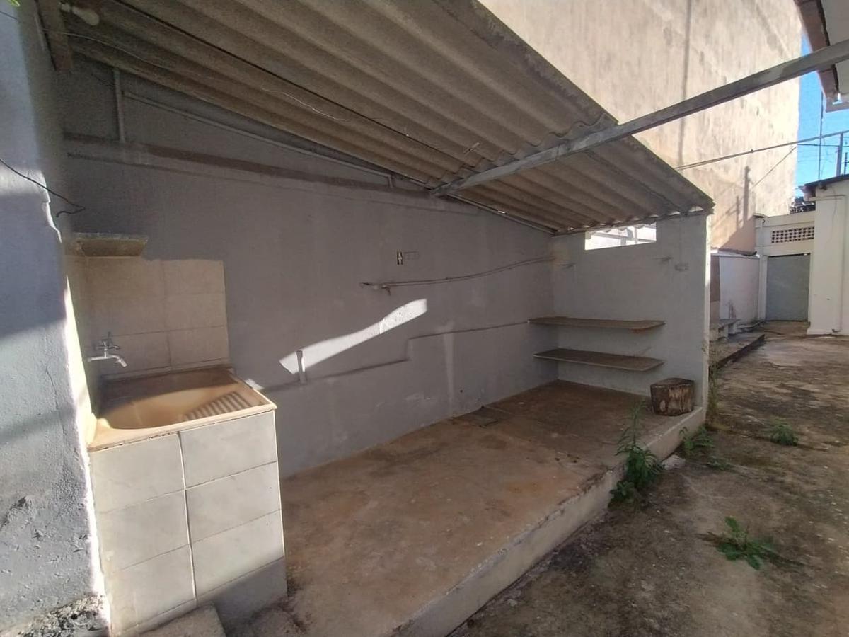 Casa, Centro, 4 Quartos, 0 Vaga