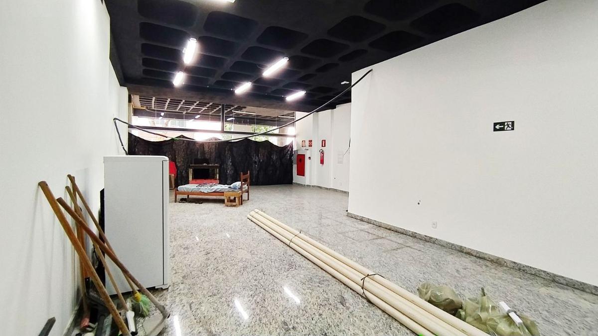 Loja, Savassi, 4 Vagas