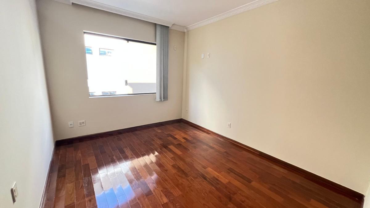 Casa, Castelo, 4 Quartos, 6 Vagas, 2 Suítes