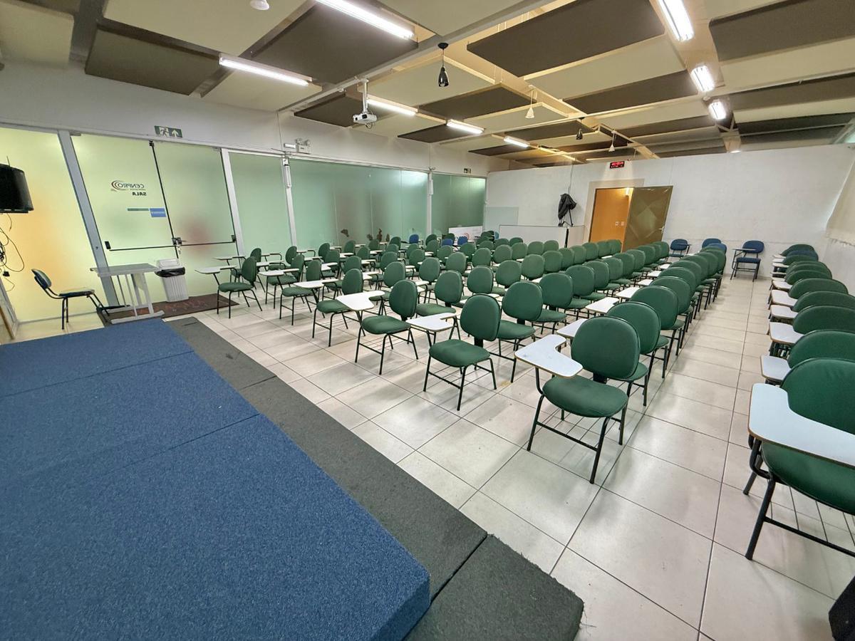 Sala, Liberdade, 0 Quarto, 13 Vagas