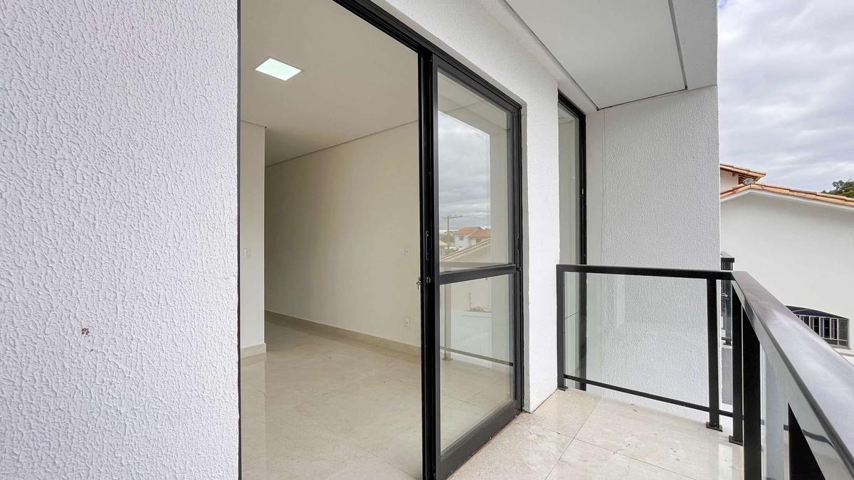 Casa, Santa Branca, 3 Quartos, 2 Vagas, 1 Suíte