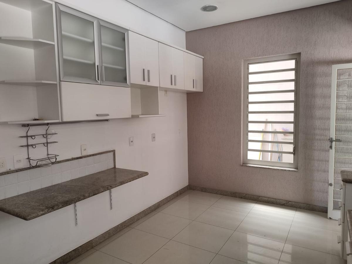 Casa, Fernão Dias, 4 Quartos, 5 Vagas, 2 Suítes