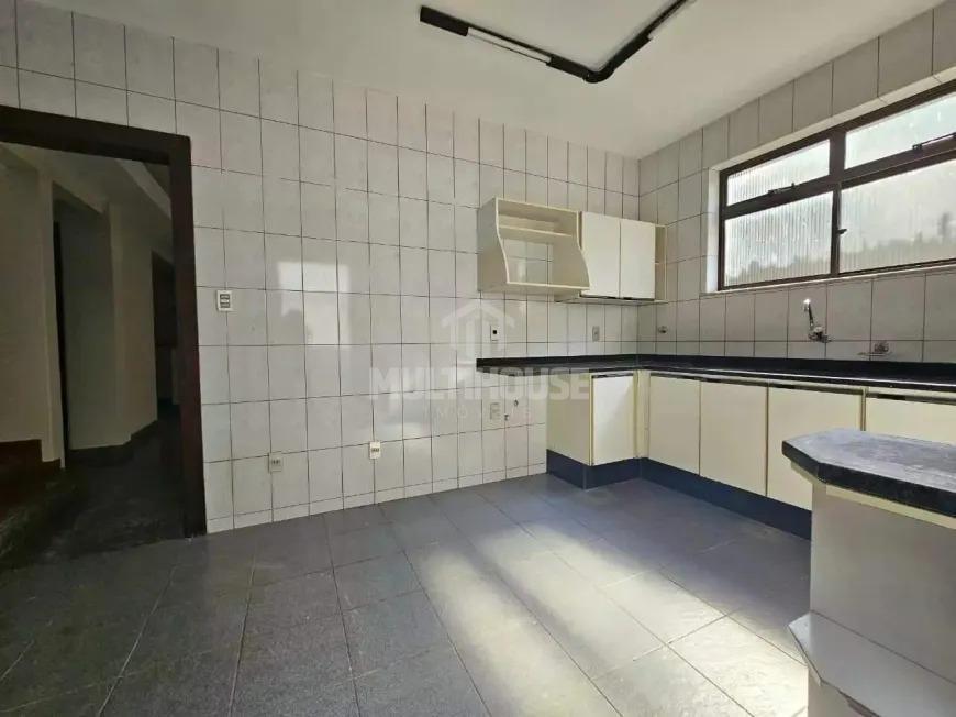 Casa, Itapoã, 5 Quartos, 4 Vagas, 1 Suíte