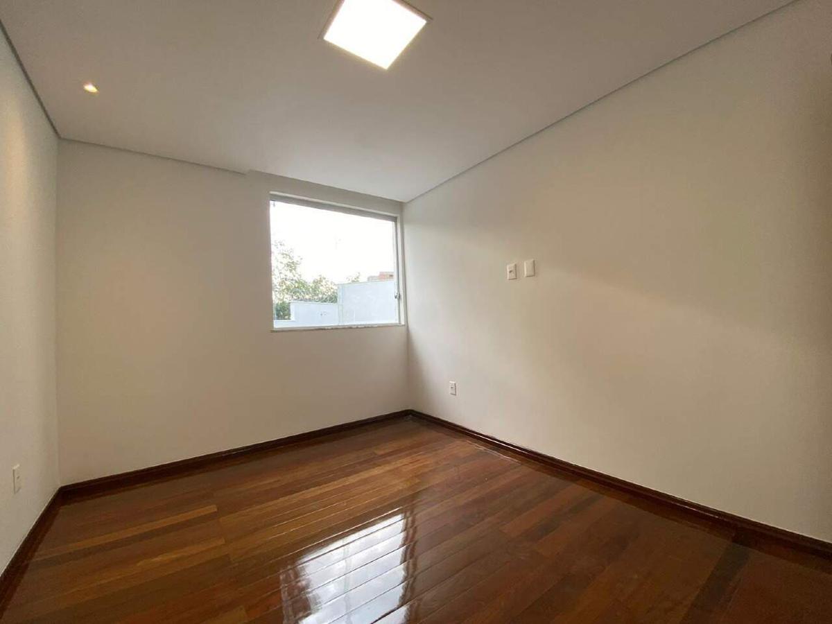 Casa, Estoril, 3 Quartos, 4 Vagas, 1 Suíte