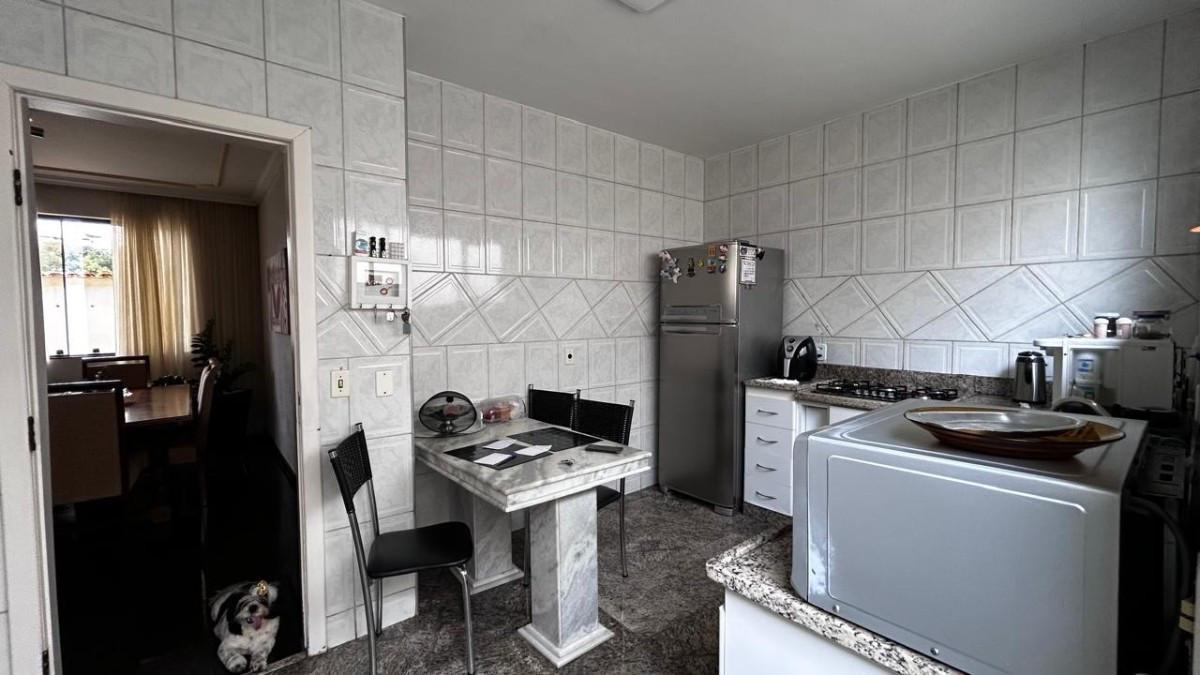 Casa, Santa Amélia, 4 Quartos, 15 Vagas, 1 Suíte