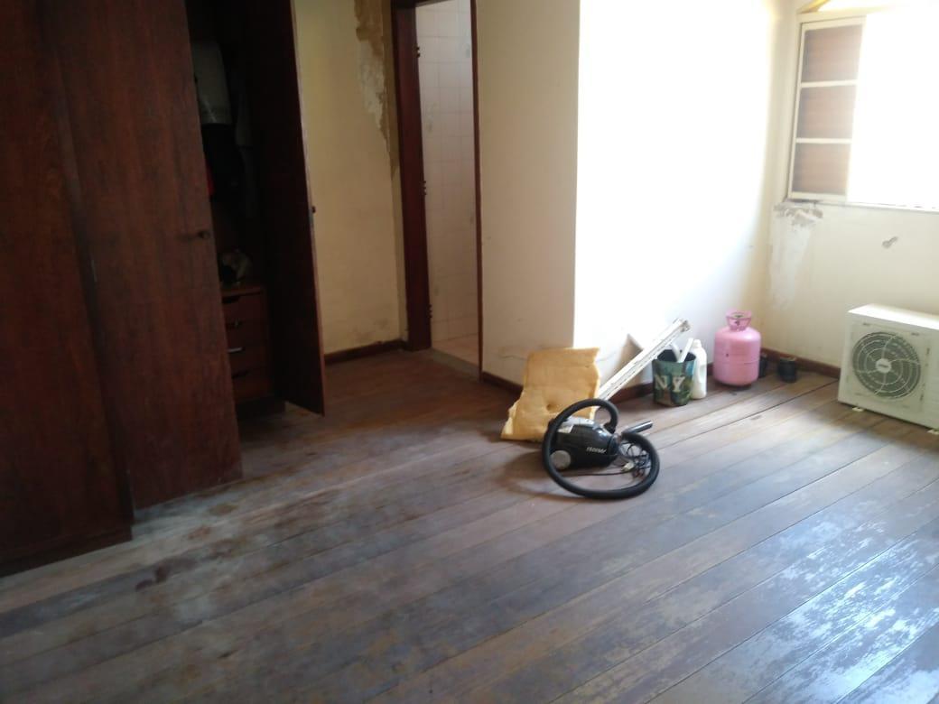 Casa Comercial, Letícia, 4 Quartos, 10 Vagas, 2 Suítes