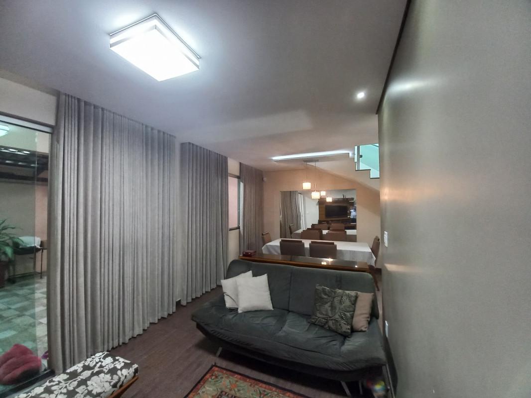 Casa, Industrial São Luiz, 3 Quartos, 2 Vagas, 1 Suíte