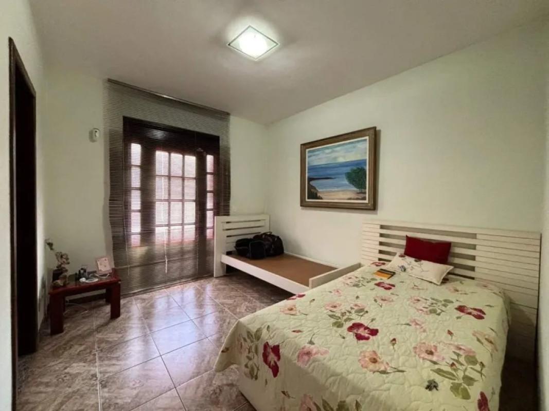 Casa, Castelo, 4 Quartos, 4 Vagas, 1 Suíte