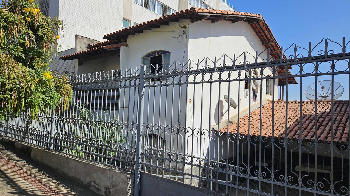 Casa, Planalto, 4 Quartos, 3 Vagas, 1 Suíte