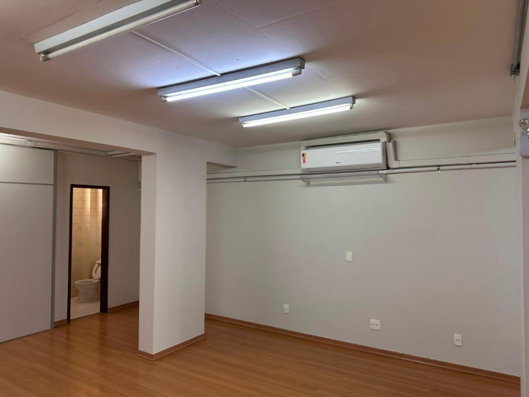Sala, Centro, 0 Quarto, 1 Vaga
