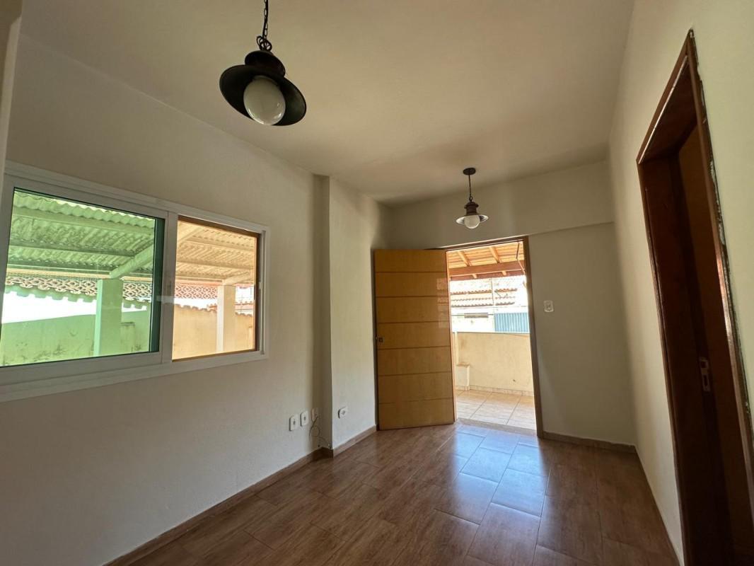 Casa, Centro, 4 Quartos, 2 Vagas, 2 Suítes