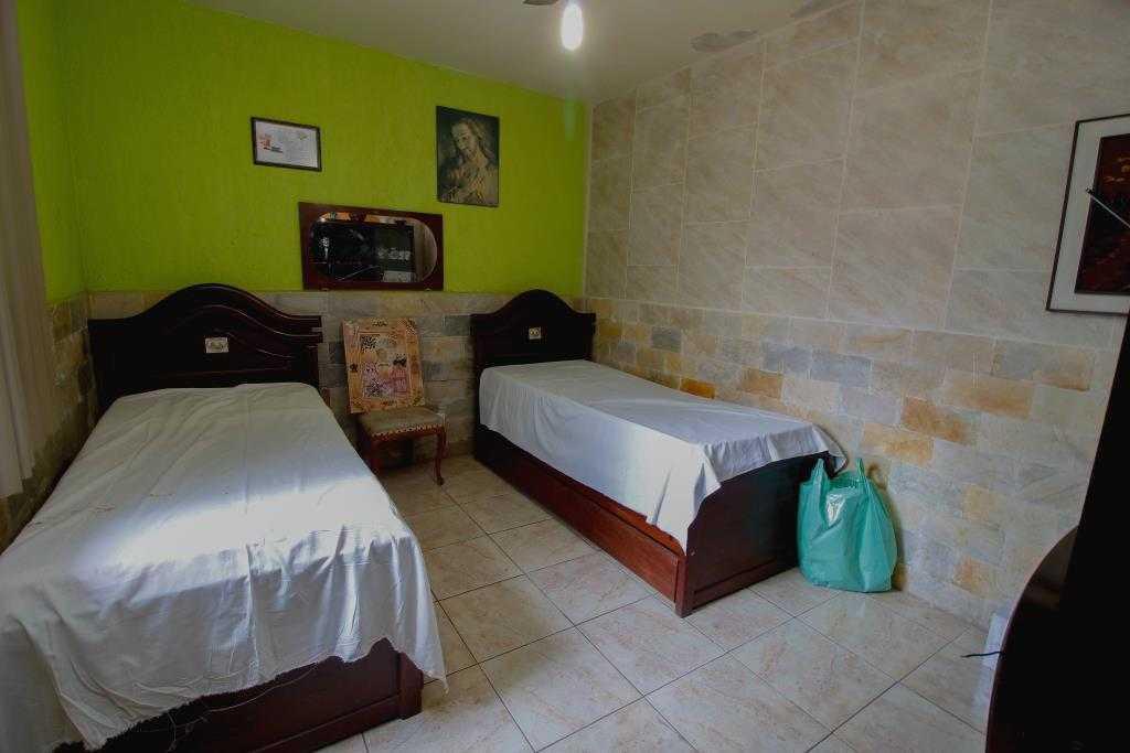 Casa, João Pinheiro, 5 Quartos, 4 Vagas, 1 Suíte