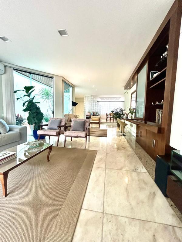 Casa, Castelo, 4 Quartos, 3 Vagas, 1 Suíte