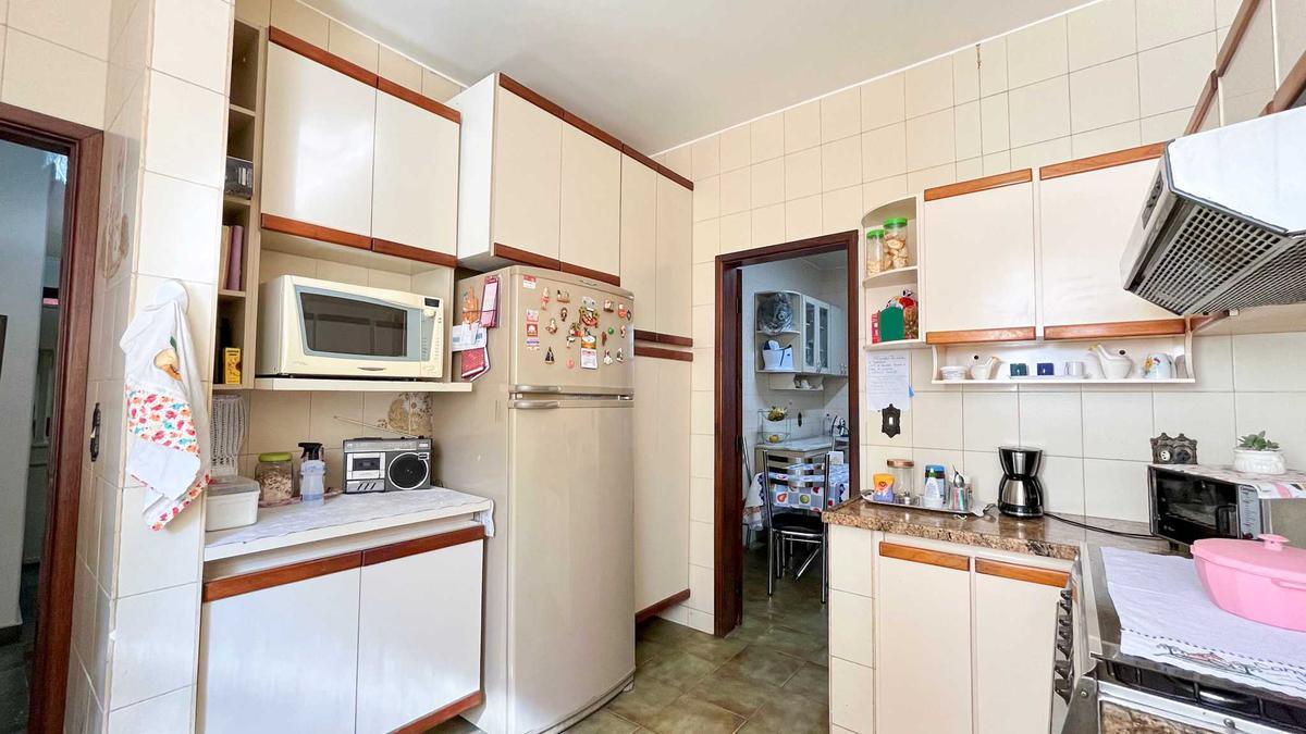 Casa, Luxemburgo, 5 Quartos, 4 Vagas, 2 Suítes
