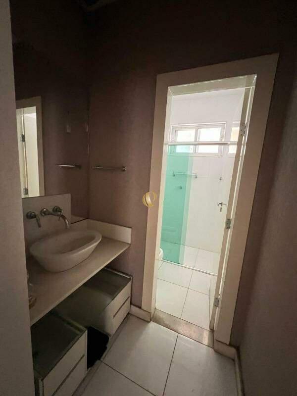 Casa, Centro, 8 Quartos, 15 Vagas, 2 Suítes