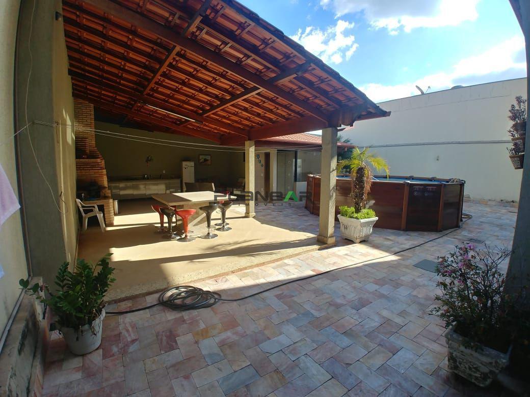 Casa, Jardim Riacho das Pedras, 4 Quartos, 8 Vagas, 1 Suíte