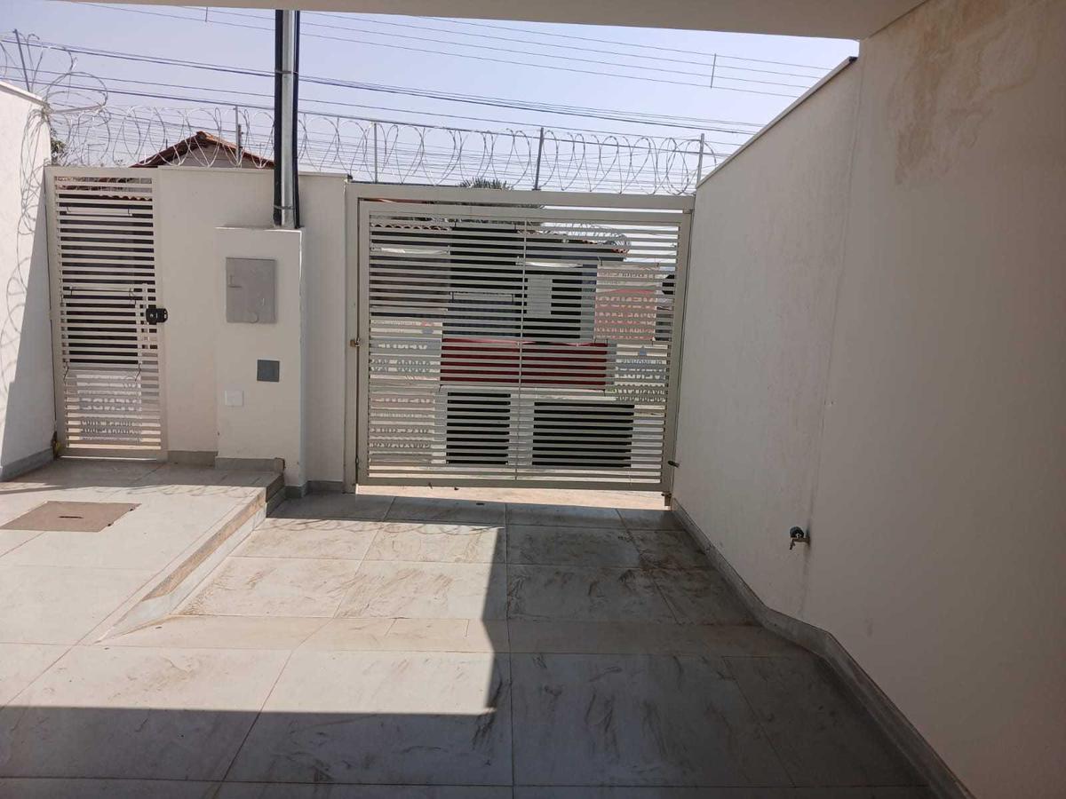 Casa, Floramar, 3 Quartos, 2 Vagas, 1 Suíte