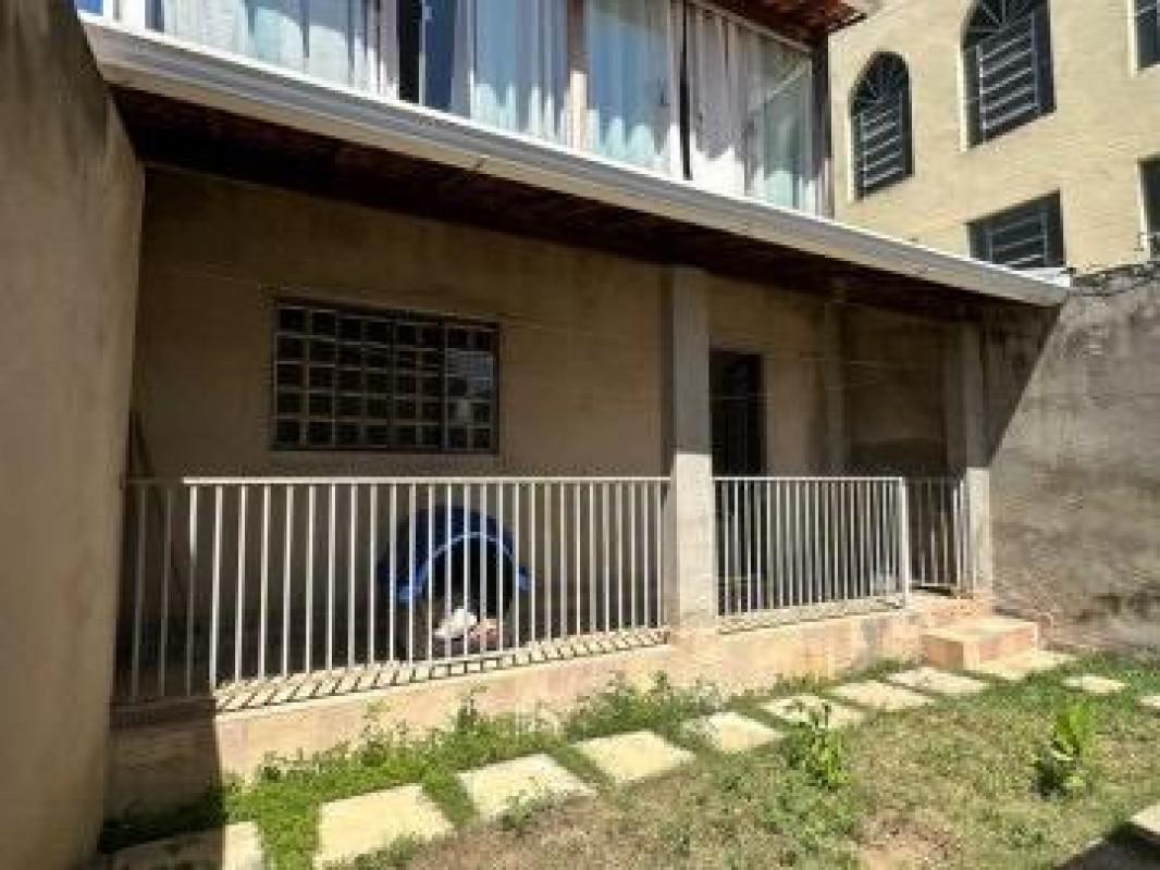 Casa, Jardim Brasília, 2 Quartos, 3 Vagas