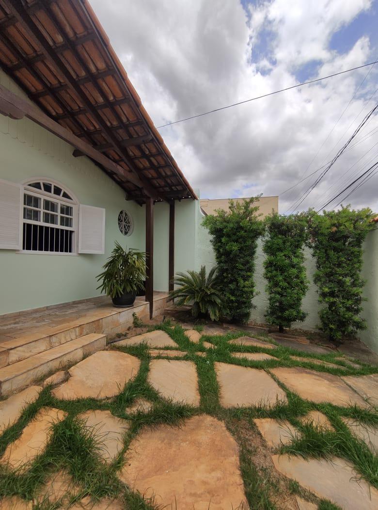 Casa, Alípio de Melo, 5 Quartos, 4 Vagas, 2 Suítes