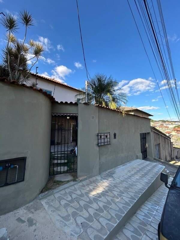 Casa, Jardim das Oliveiras, 2 Quartos, 1 Vaga