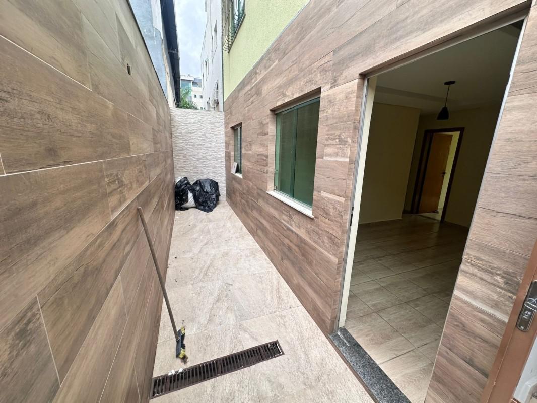 Casa, Cabral, 2 Quartos, 1 Vaga