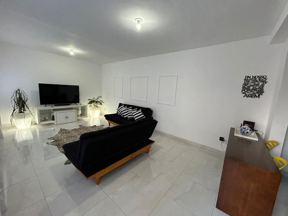 Casa, Santa Cruz Industrial, 3 Quartos, 5 Vagas, 1 Suíte