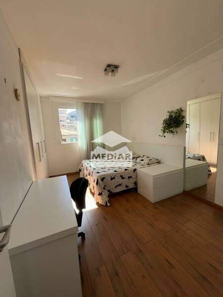 Casa, Castelo, 4 Quartos, 8 Vagas, 4 Suítes