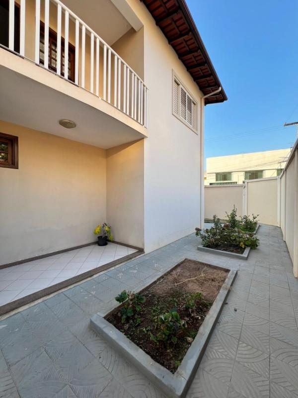 Casa, Arvoredo, 4 Quartos, 6 Vagas, 1 Suíte