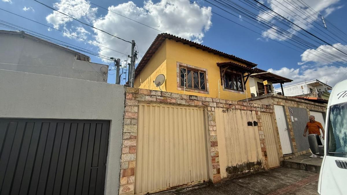 Casa, Arvoredo, 4 Quartos, 2 Vagas, 1 Suíte