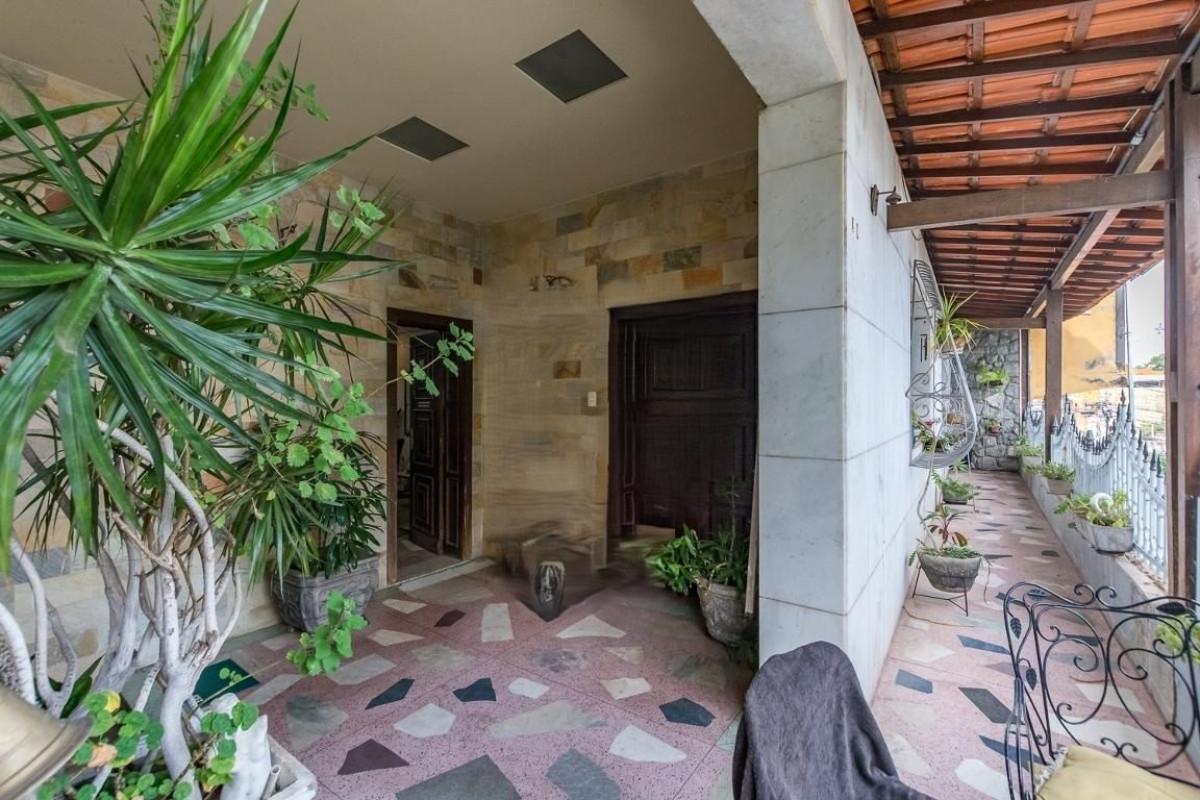 Casa, João Pinheiro, 5 Quartos, 4 Vagas, 1 Suíte