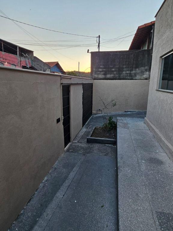 Casa, Nações Unidas, 2 Quartos, 0 Vaga, 1 Suíte