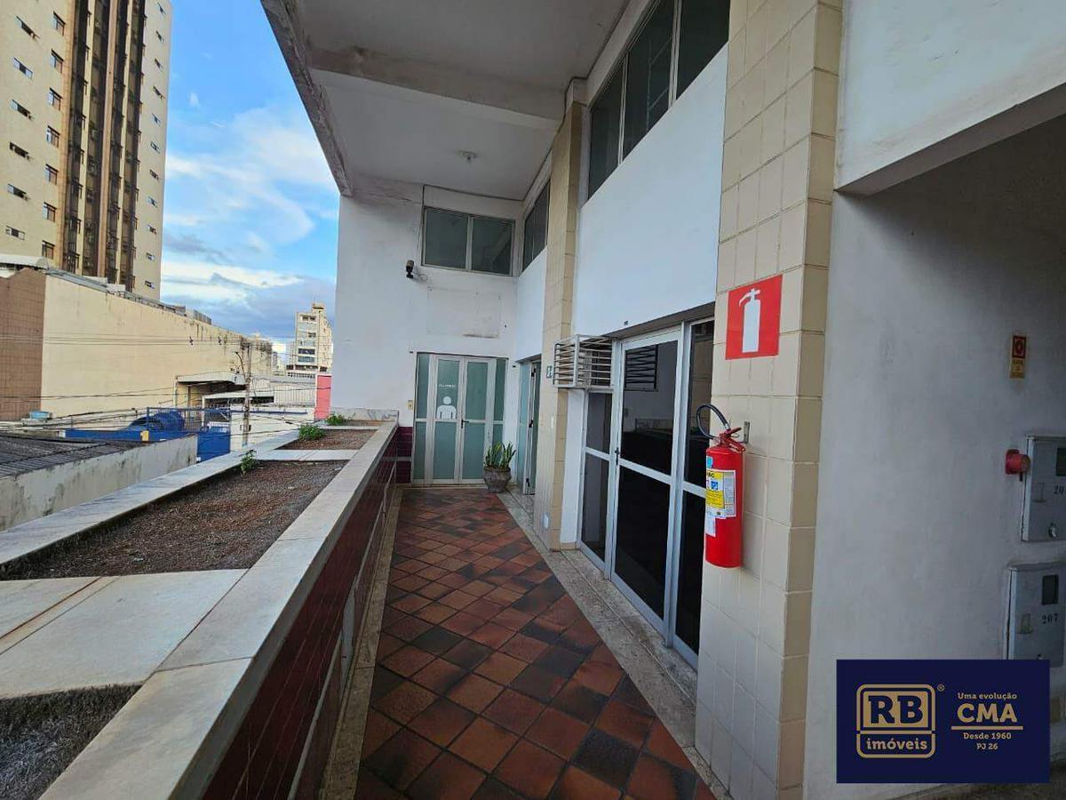 Sala, Barro Preto, 0 Quarto, 4 Vagas