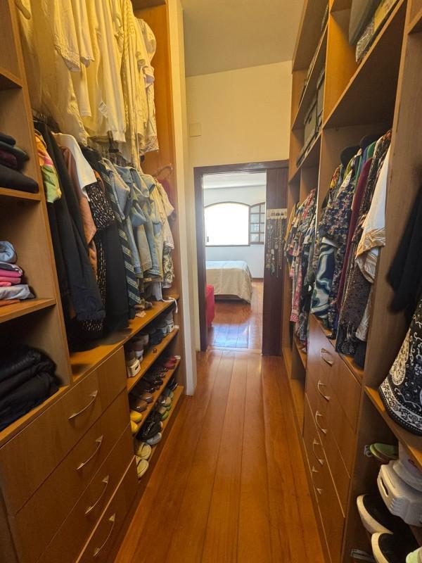 Casa, Trevo, 4 Quartos, 10 Vagas, 1 Suíte