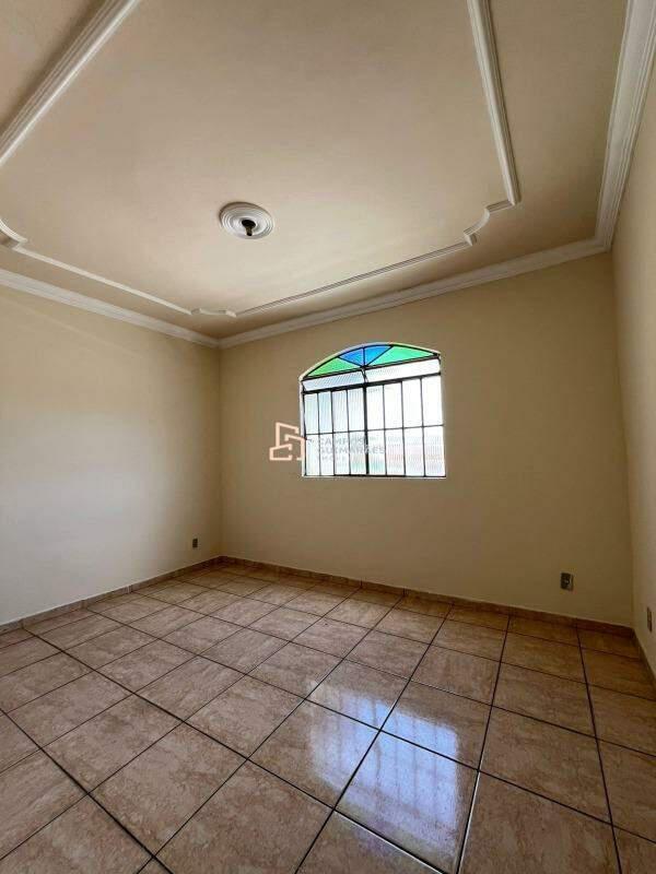 Casa, Milanez, 4 Quartos, 2 Vagas