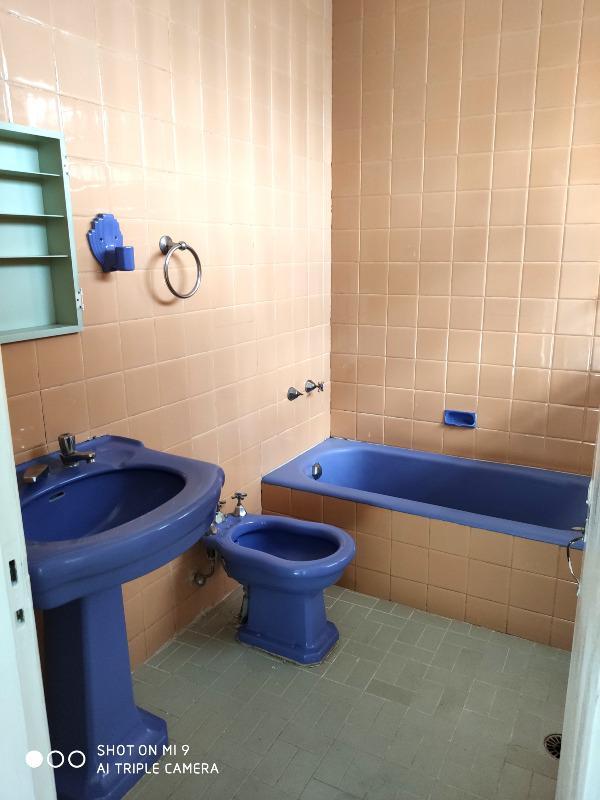 Casa Comercial, Funcionários, 0 Quarto, 0 Vaga