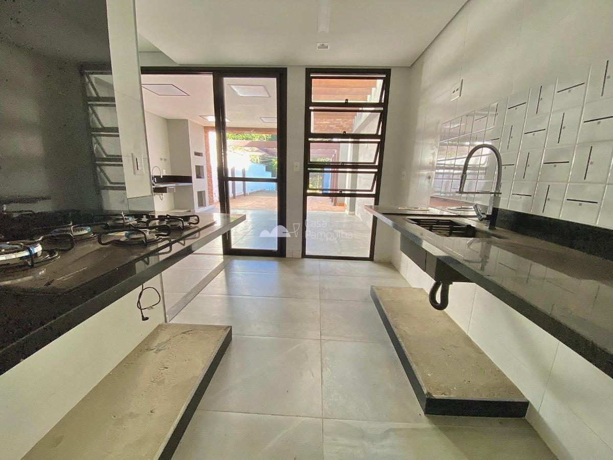 Casa, Planalto, 4 Quartos, 2 Vagas, 3 Suítes