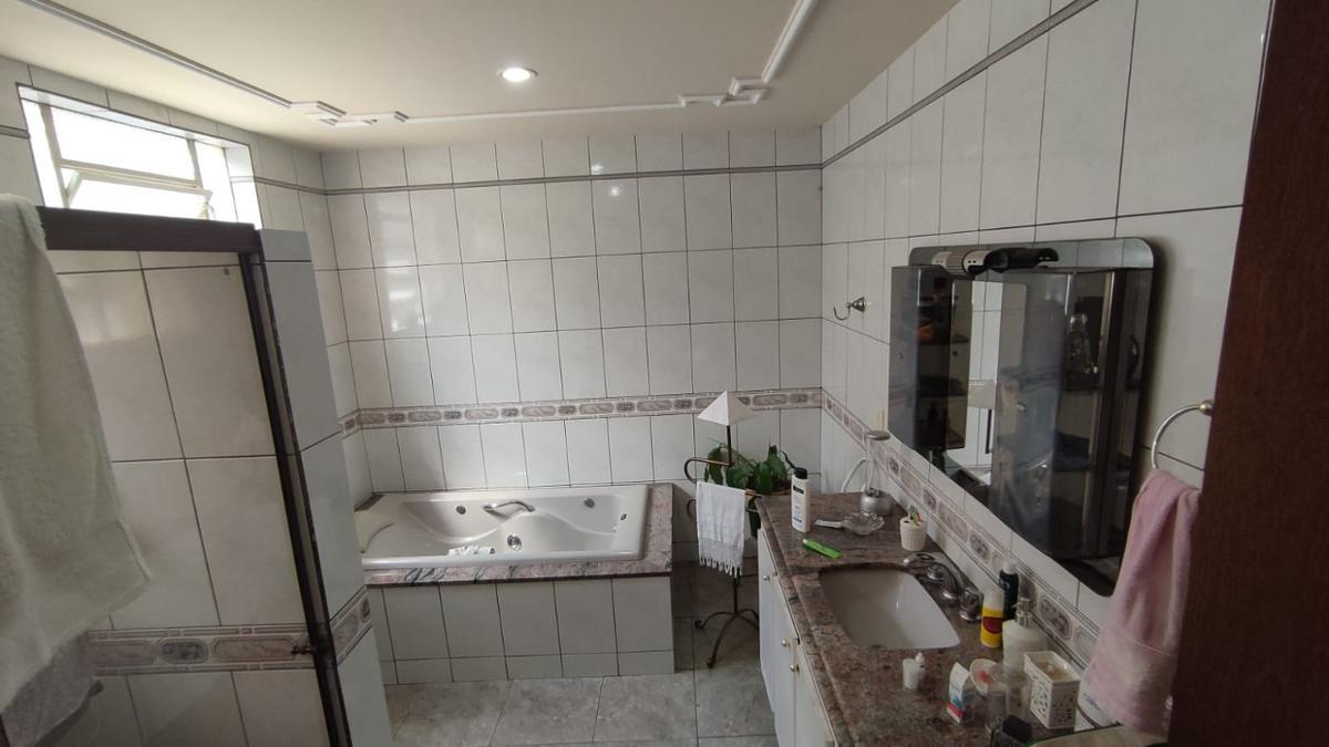 Casa, Parque Turistas, 2 Quartos, 2 Vagas, 1 Suíte