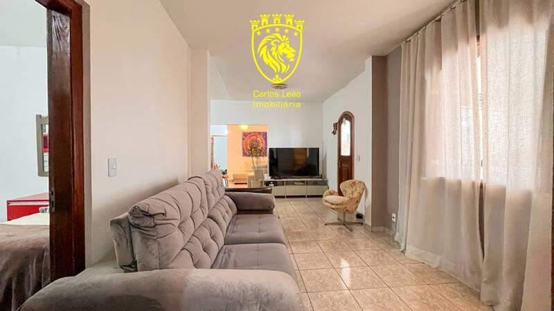 Casa, Buritis, 5 Quartos, 0 Vaga, 1 Suíte