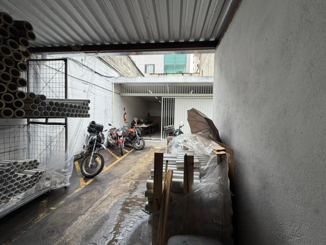 Galpão, Serrano, 0 Quarto, 10 Vagas