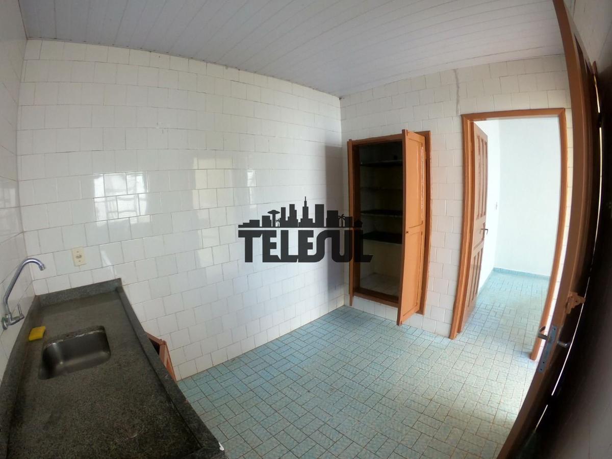 Casa, Centro, 4 Quartos, 0 Vaga