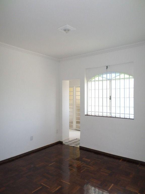 Casa, Centro, 5 Quartos, 0 Vaga, 1 Suíte