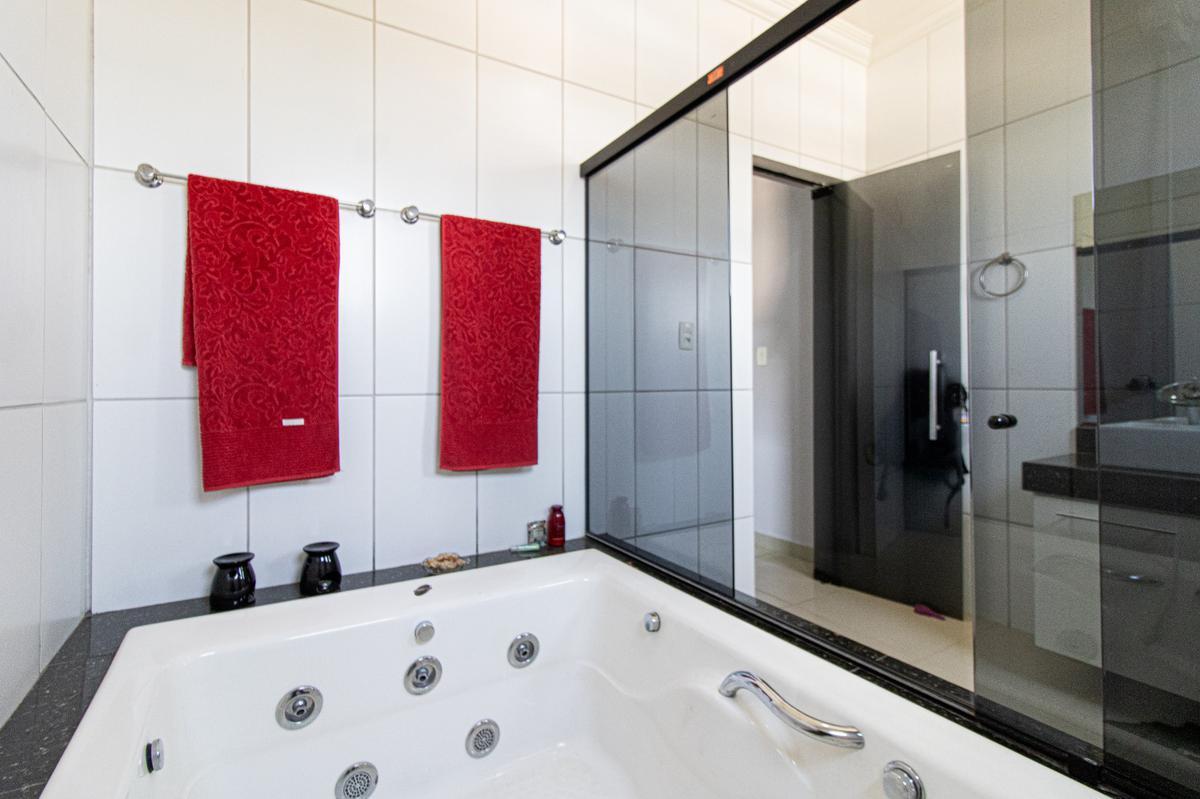 Casa, Granja Ouro Branco, 3 Quartos, 10 Vagas, 1 Suíte