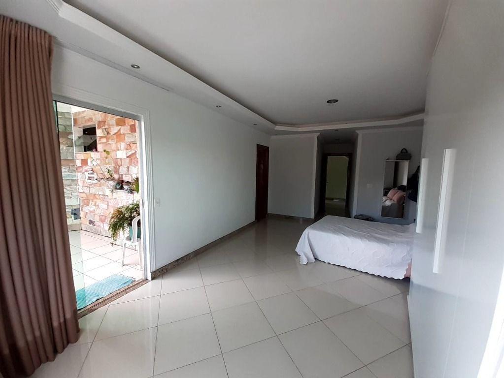 Casa, Centro, 4 Quartos, 4 Vagas, 3 Suítes