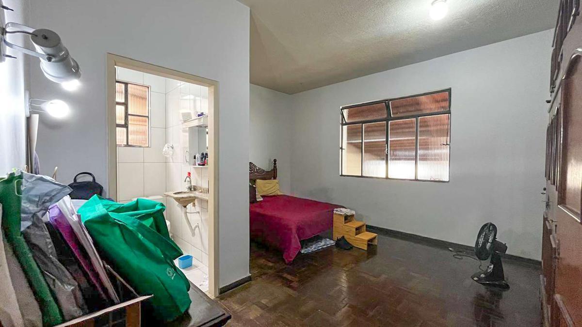 Casa, Santa Terezinha, 4 Quartos, 5 Vagas, 1 Suíte