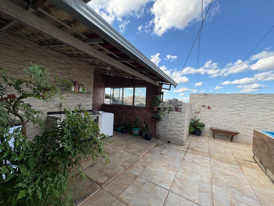 Casa, Castanheira (barreiro), 3 Quartos, 2 Vagas, 1 Suíte