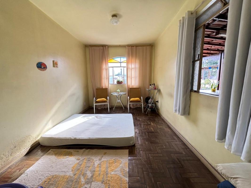 Casa, Sagrada Família, 2 Quartos, 8 Vagas