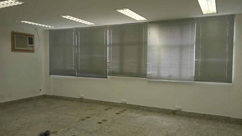 Sala, Barro Preto, 0 Quarto, 2 Vagas