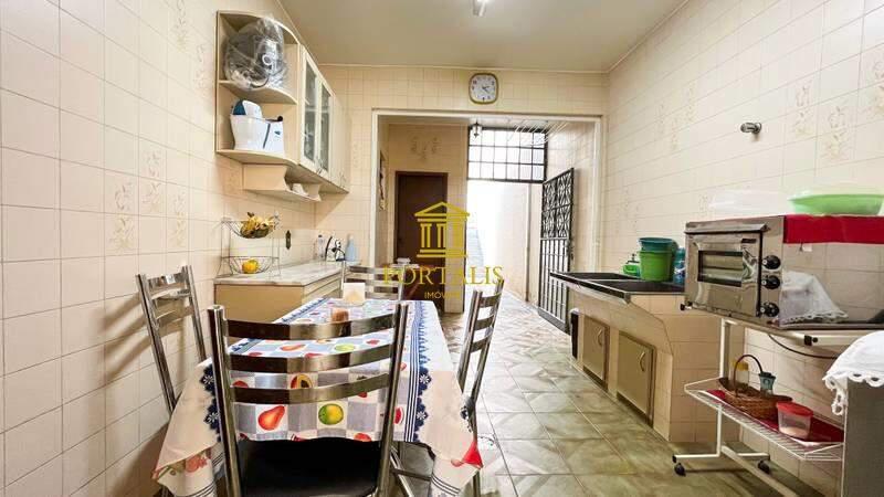 Casa, Luxemburgo, 5 Quartos, 4 Vagas, 2 Suítes
