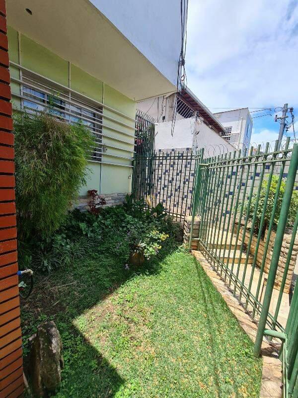 Casa, Floresta, 17 Quartos, 0 Vaga, 4 Suítes