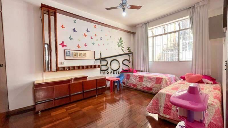 Casa, Serra, 4 Quartos, 2 Vagas, 2 Suítes